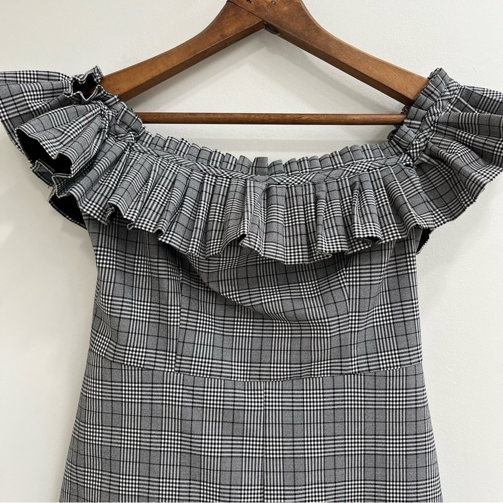 Urban Outfitters black white plaid off shoulder pleated ruffle romper 6 - Picture 5 of 13